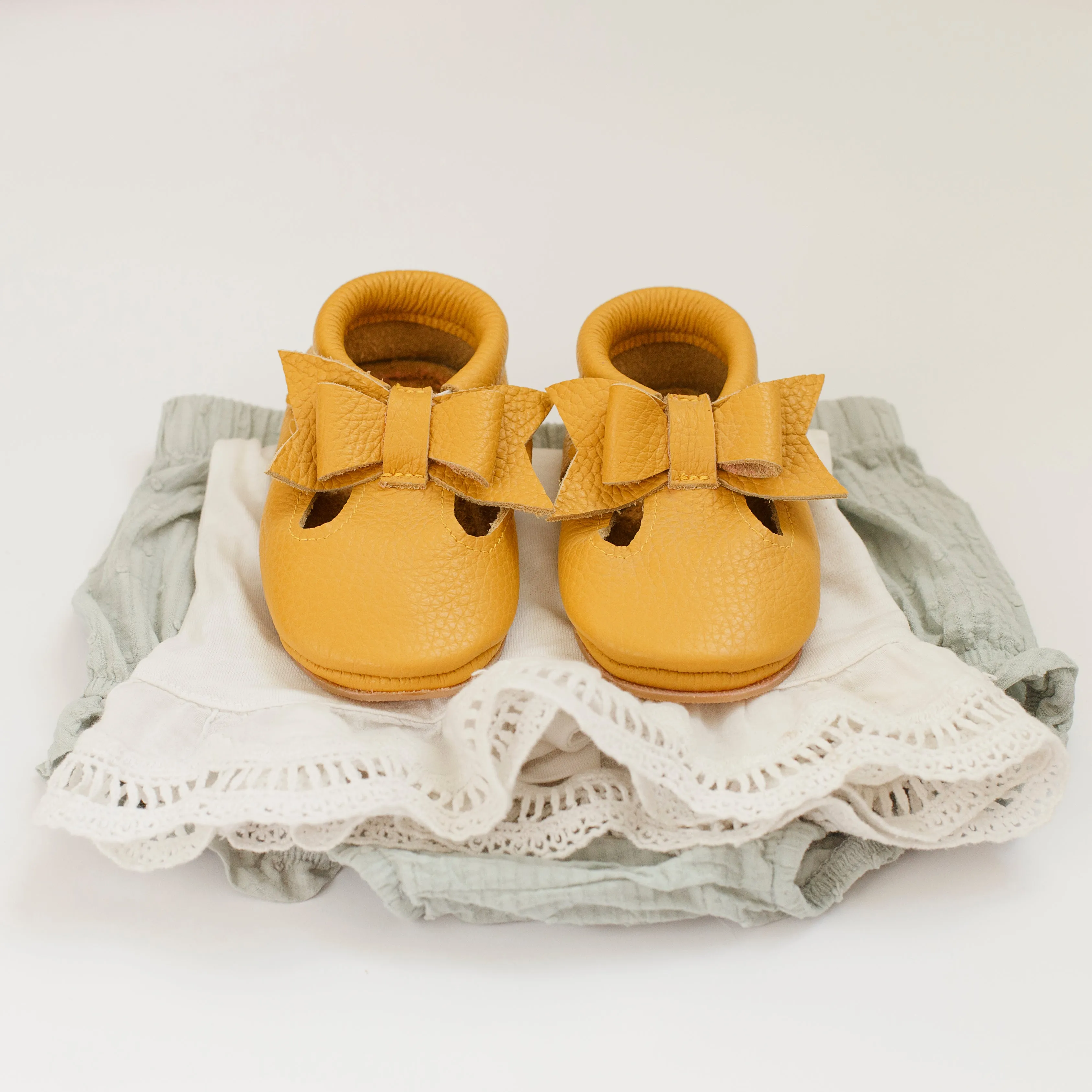 T-strap baby shoes with bow